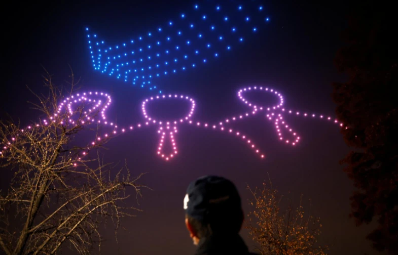 Drones light up Seoul sky with messages of hope amid COVID-19