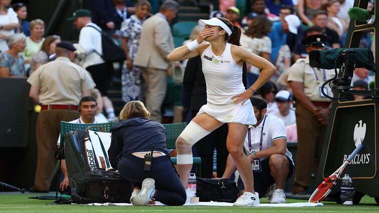 Defending champ Vondroušová out in first round at Wimbledon