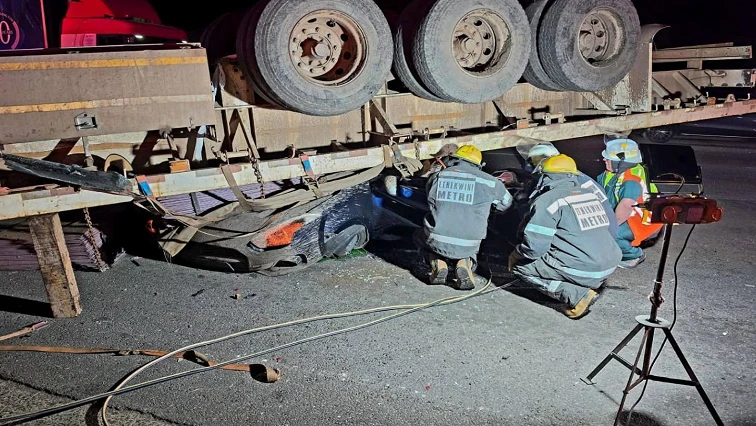 Woman dies in multi-vehicle crash in Durban