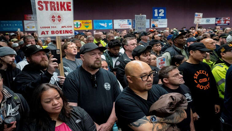 Boeing offers 35% pay hike over four years to end machinists’ strike