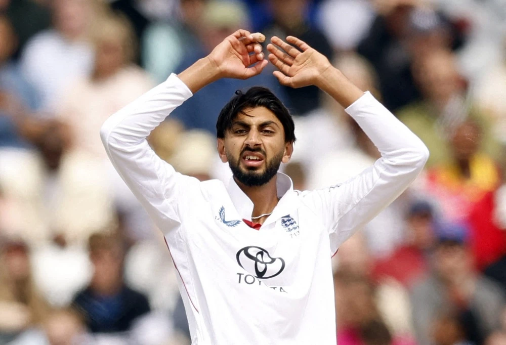 Bashir takes six wickets as England win Zimbabwe test by innings