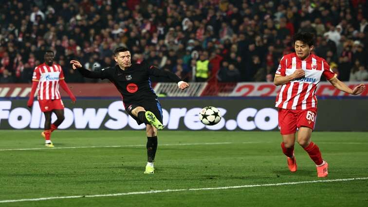 Lewandowski double helps Barcelona thrash Red Star