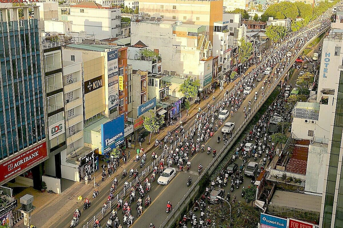 Cầu vượt thép cửa ngõ Tân Sơn Nhất thành 'điểm đen' tai nạn
