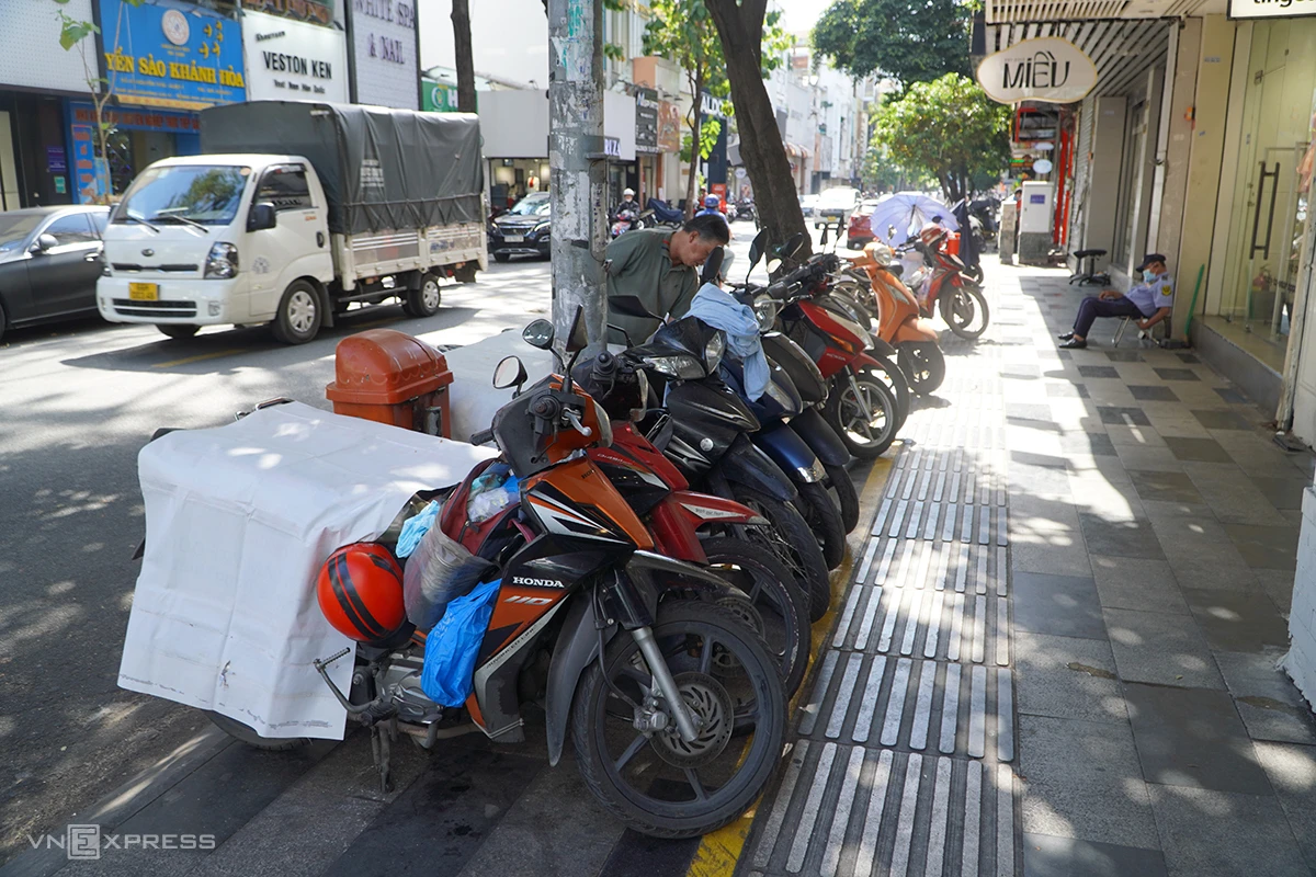 Gần 900 tuyến đường ở TP HCM đủ điều kiện 'cho thuê' vỉa hè