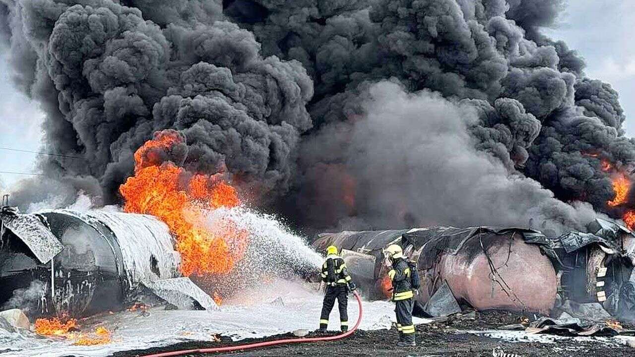 Katastrofa kolejowa w Czechach. Płonie pociąg z chemikaliami