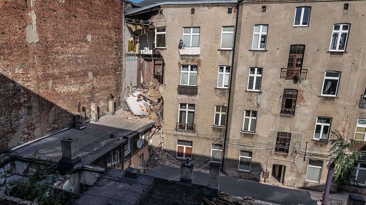 Uszkodzona kamienica w Łodzi. Służby sprawdzają, czy da się odbudować [WIDEO]