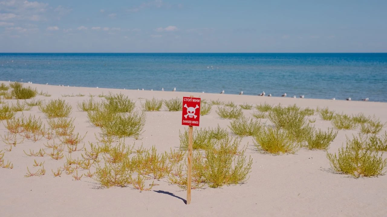 Morska mina wybuchła przy plaży. Nie żyją trzy osoby