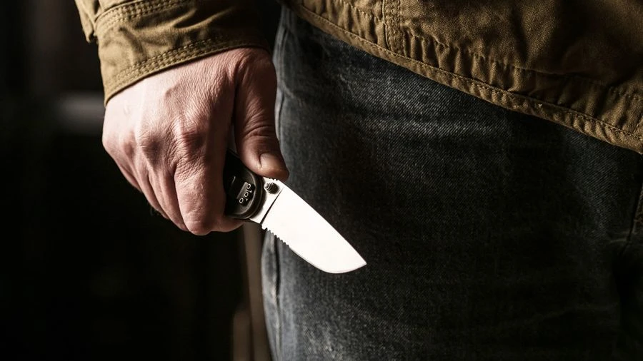 Atak z użyciem noża zakończył się tragedią. Nie żyje młody mężczyzna