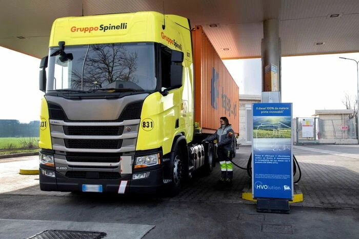 Eni, con biocarburante muove i camion del Gruppo Spinelli