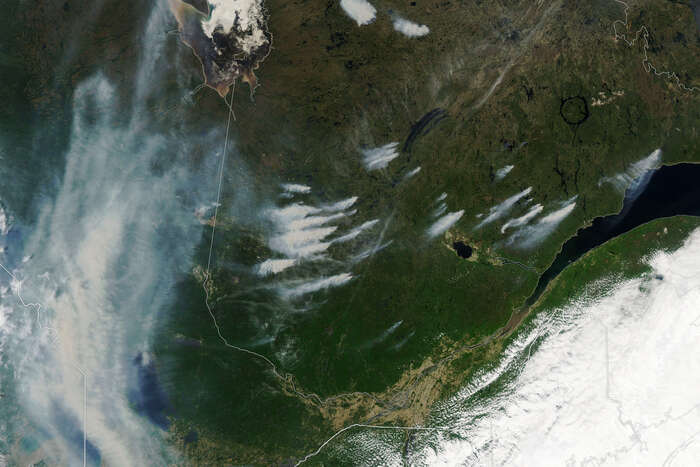 Il Canada in fiamme fotografato dai satelliti, bruciati 160mila ettari