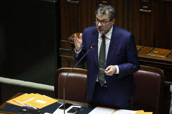 Giorgetti rilancia sull'Irpef. Rai, palla al Parlamento