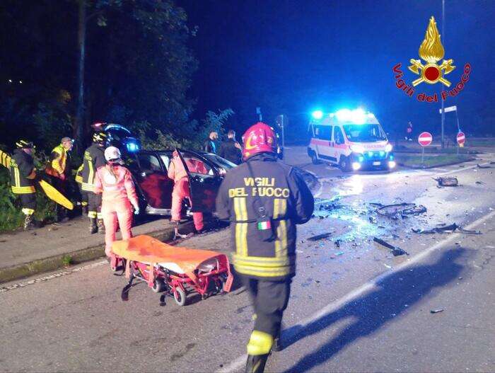 Esce dal veicolo incidentato e muore travolto da auto