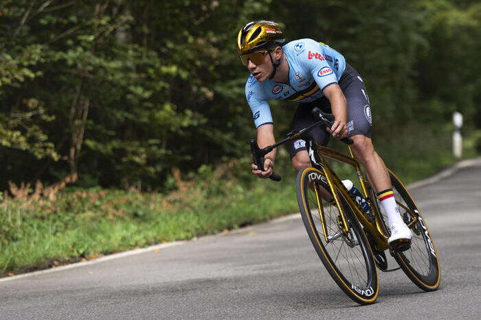 'Fratture a costola, scapola e mano destra' per Evenepoel