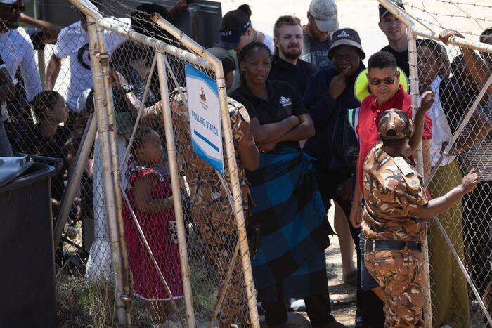 Namibia: voto prolungato di un giorno, opposizione chiede stop