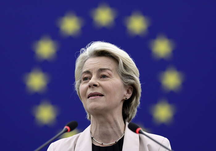 Von der Leyen, 'è un bel giorno per l'Ue, il centro tiene'