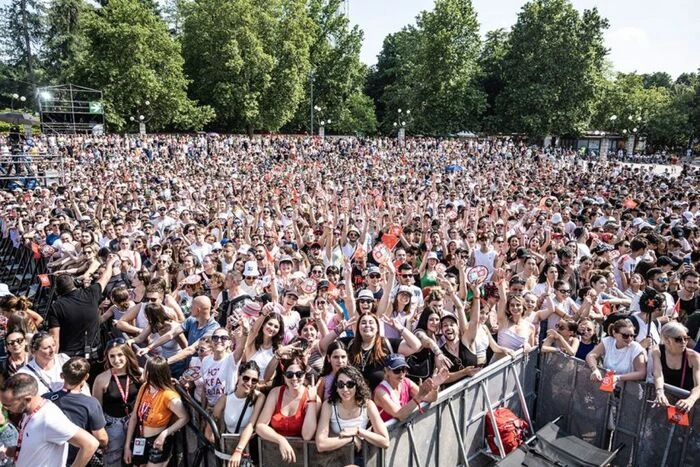 All'Arco della Pace di Milano in 14mila al party di Radio Deejay