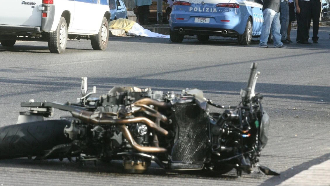 Un motociclista è morto in un incidente stradale a Druento