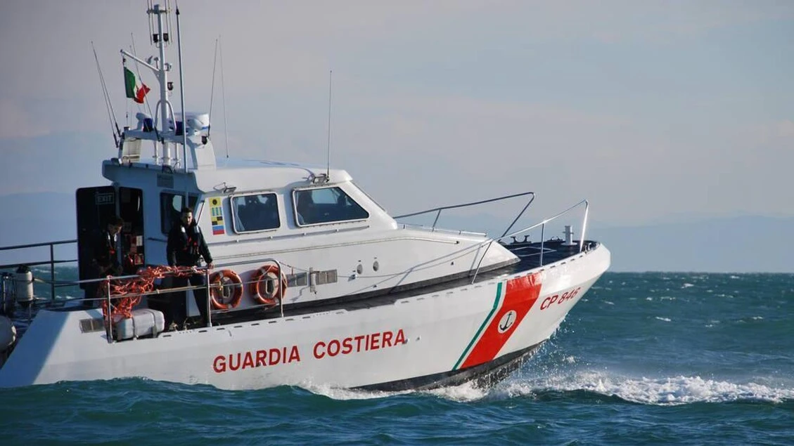 Malore in nave al largo, soccorsa da motovedetta per le cure