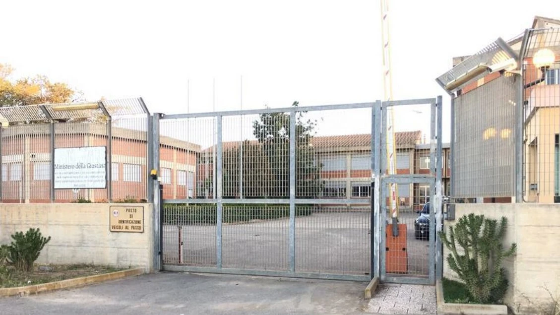 Rissa tra migranti per un monopattino, 2 feriti a Cagliari