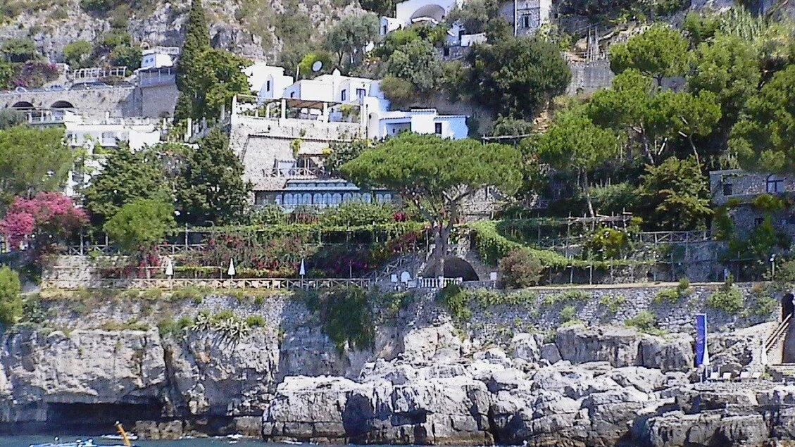 Lavori abusivi, sequestro in storica villa Zeffirelli a Positano