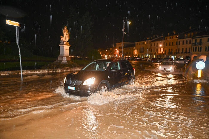 Maltempo: domani allerta arancione in Lombardia