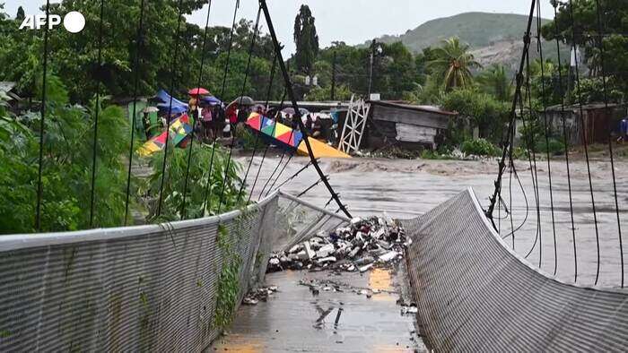 Honduras, la tempesta tropicale Sara si abbatte sul nord del Paese