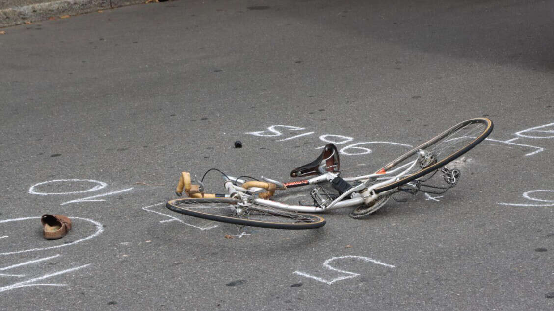 Ciclista muore tamponato da un furgone in provincia di Cremona