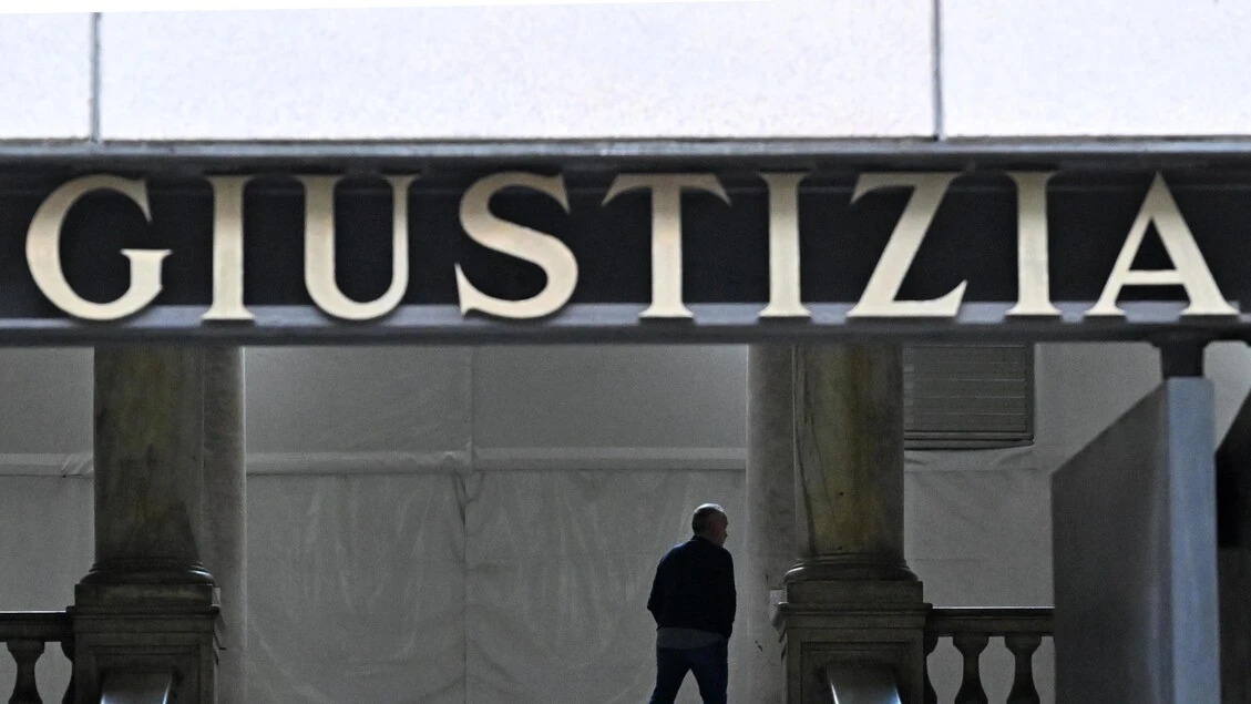 Abusarono di ragazza, 2 pallanuotisti condannati a oltre 6 anni