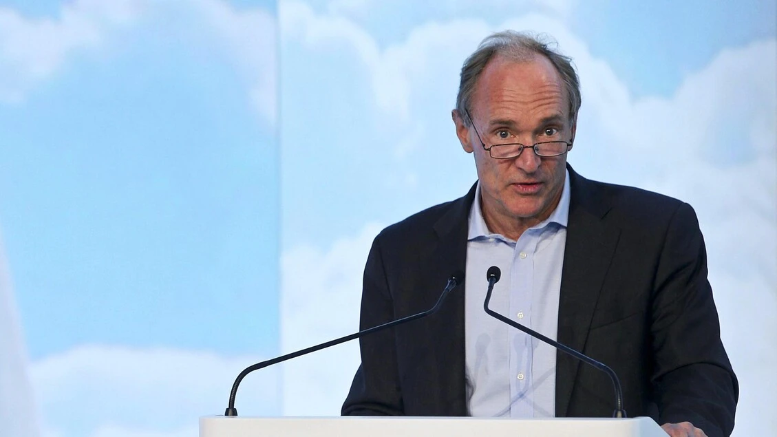 Berners-Lee, 'il web non è più libero, serve un ente di ricerca sull'IA come il Cern'