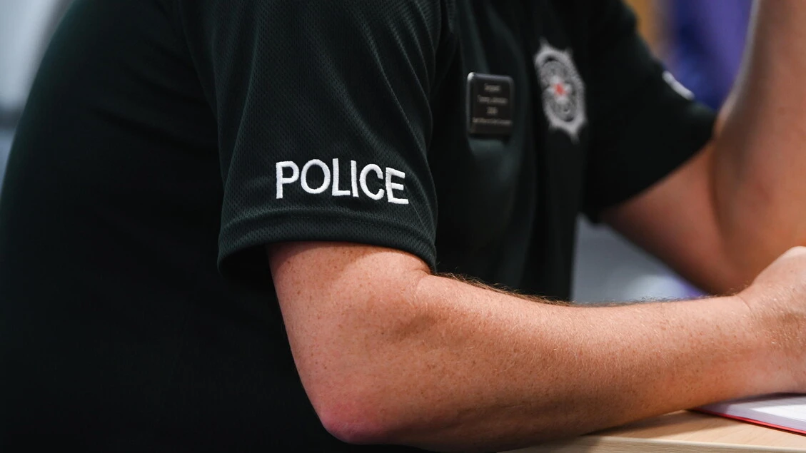 Polizia Belfast, 'fermate le violenze, nulla giustifica quanto accaduto'