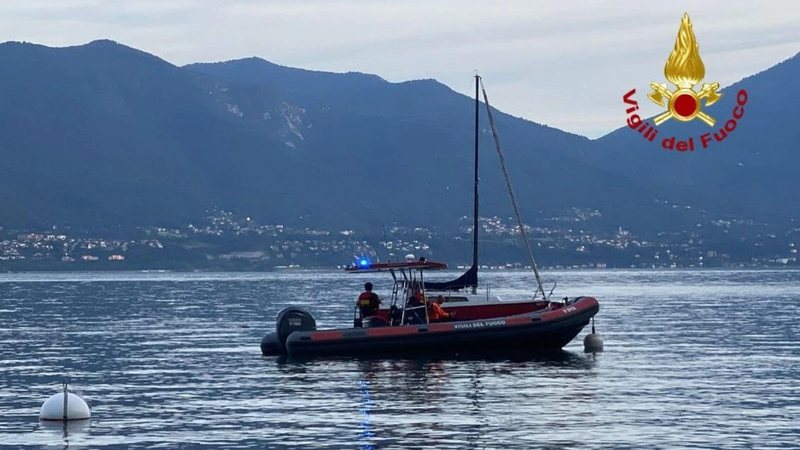 Giovane si tuffa senza riemergere nel lago Maggiore