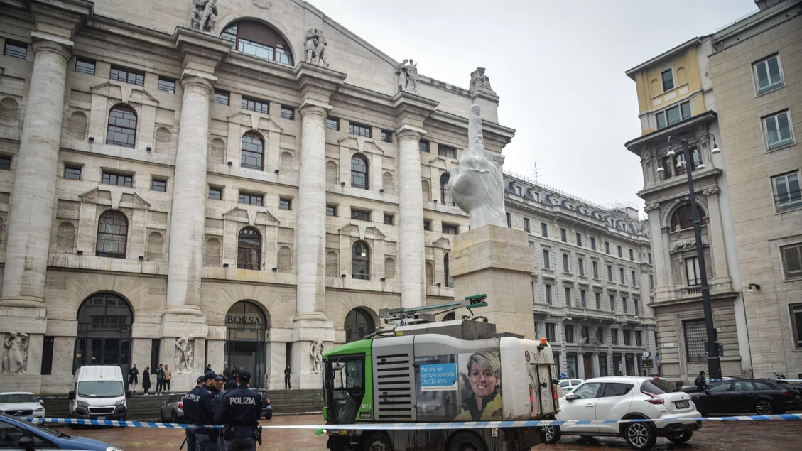 Borsa: Milano peggiora (-1,7%), effetto inflazione, pesa Ferragamo