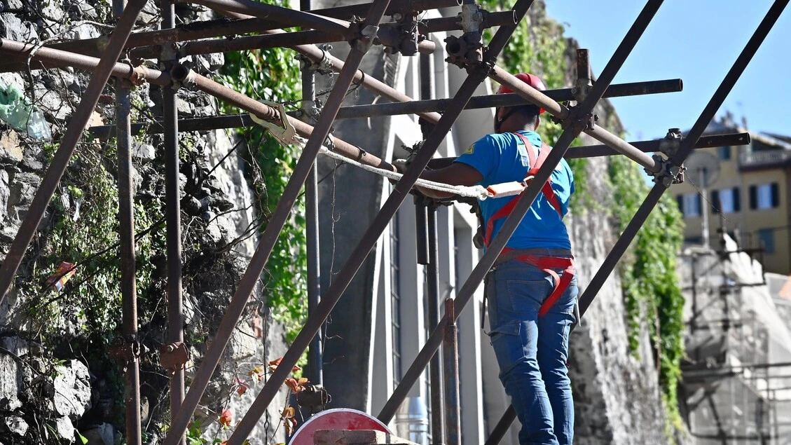 Cantiere per dare lavoro fermo, non si trova un solo muratore