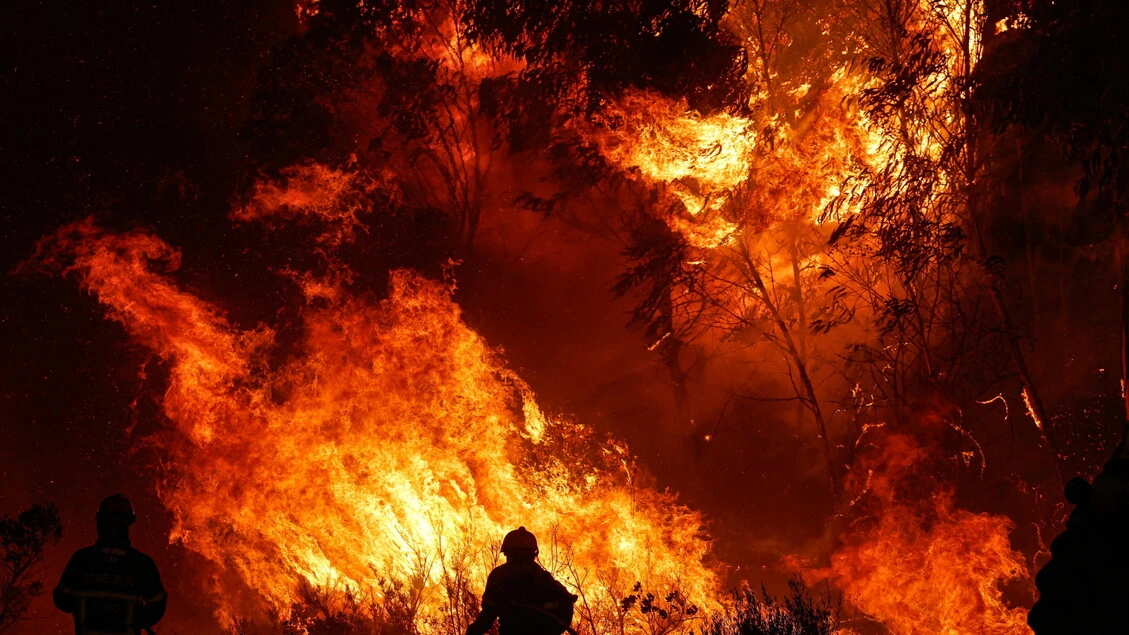 In Portogallo tre grossi incendi impegnano 2.000 pompieri