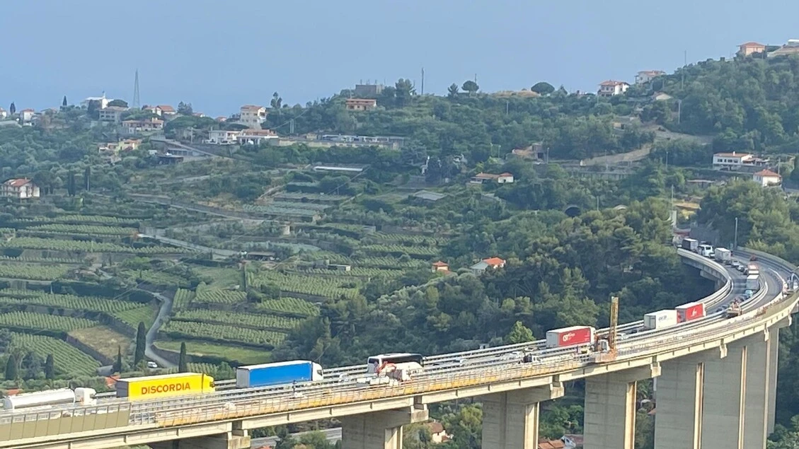 Code e rallentamenti per traffico intenso sul nodo ligure