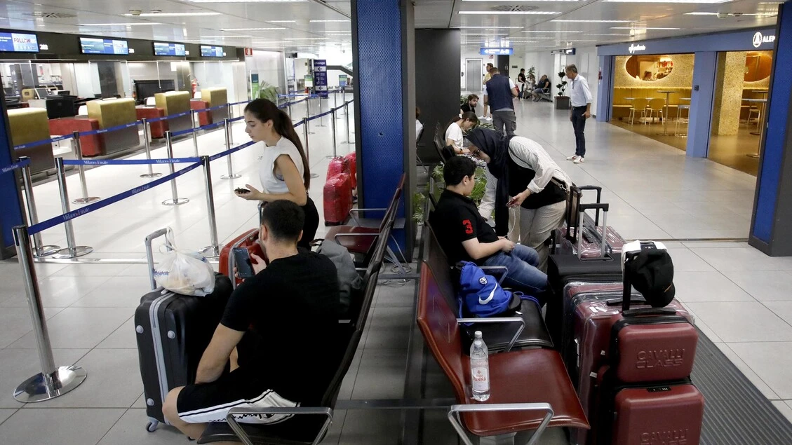 Imbarco negato sul volo Linate-Olbia a una paziente oncologica