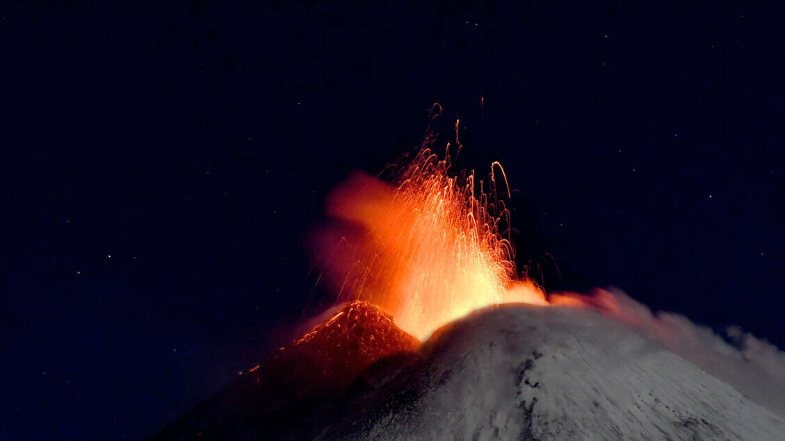 Etna: colata debolmente alimentata, tremore medio-basso