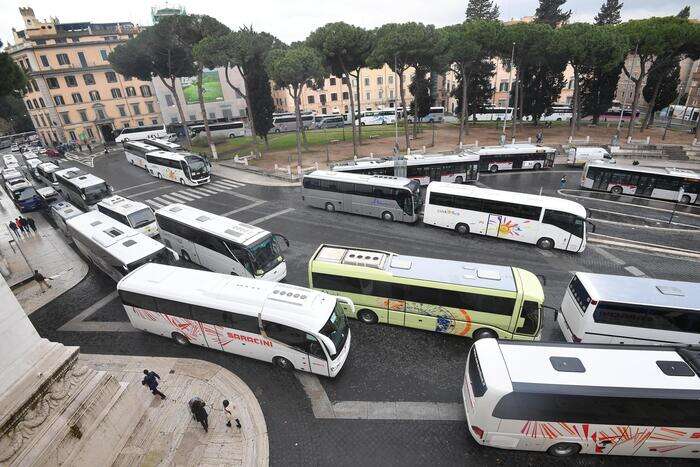 Giubileo: più caro entrare in centro Roma per bus turistici