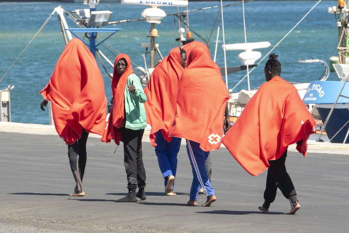 Almeno nove migranti morti in ribaltamento caicco alle Canarie