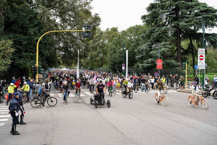 Tremila bici in corteo a Milano per 'Mille Mila Bici'