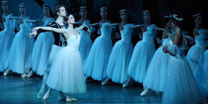 Giselle, il balletto romantico inaugura la danza al Teatro Regio