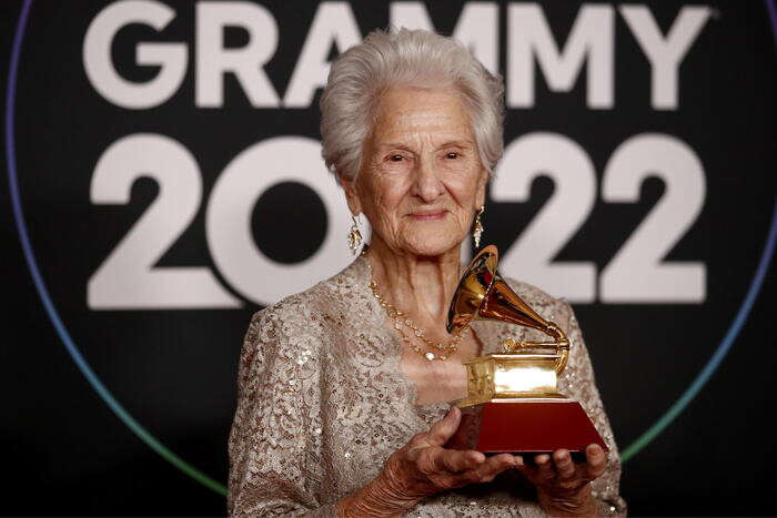 Addio a bisnonna Angela Alvarez, la più vecchia dei Grammy