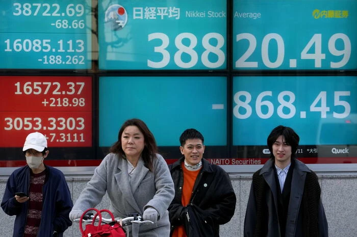 Borsa: in Asia recupera Tokyo, l'immobiliare frena la Cina