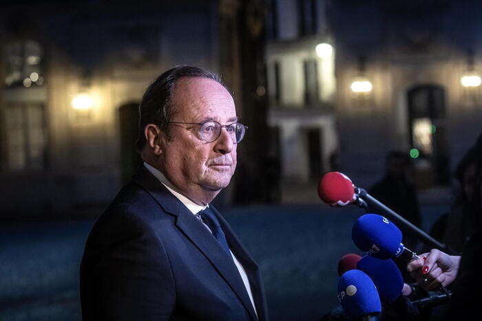 Francia: ex presidente Hollande candidato con i socialisti