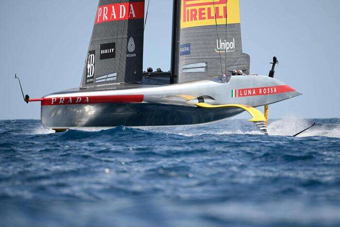 Luna Rossa - Ineos Britannia DIRETTA e FOTO Prada Pirelli prima all'ultimo lato