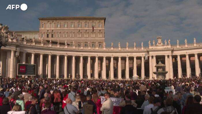 Angelus, il Papa ai fedeli: 