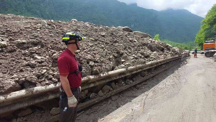 Maltempo in Piemonte, frana sulla Ss 460: Vigili del fuoco al lavoro