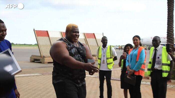 Burkina Faso, lo strongman Iron Biby accolto come un eroe