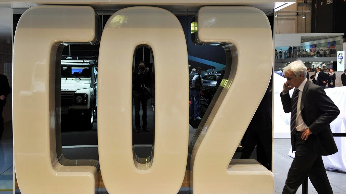 Ue, revisione delle norme CO2 auto resta entro metà 2026