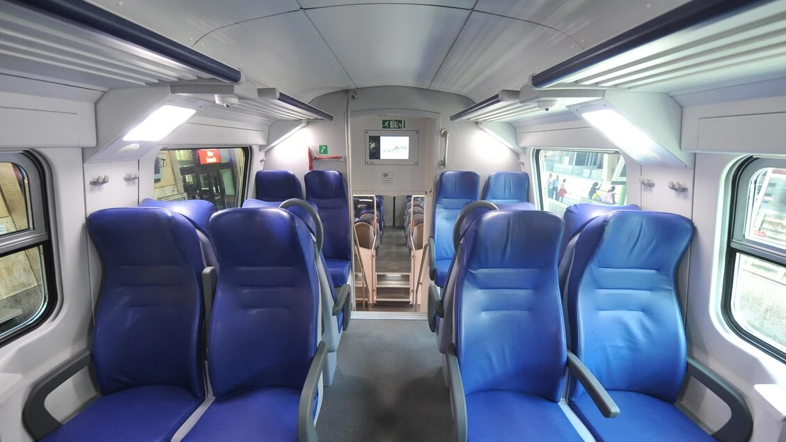 Rissa con feriti tra viaggiatori su treno per l'uso dei bagni